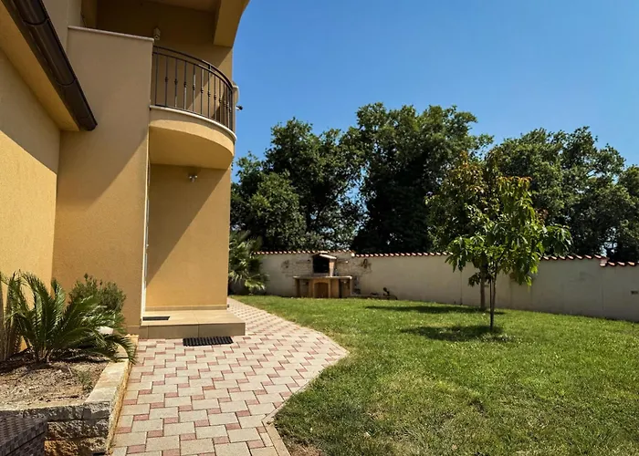 Chichi Villa
